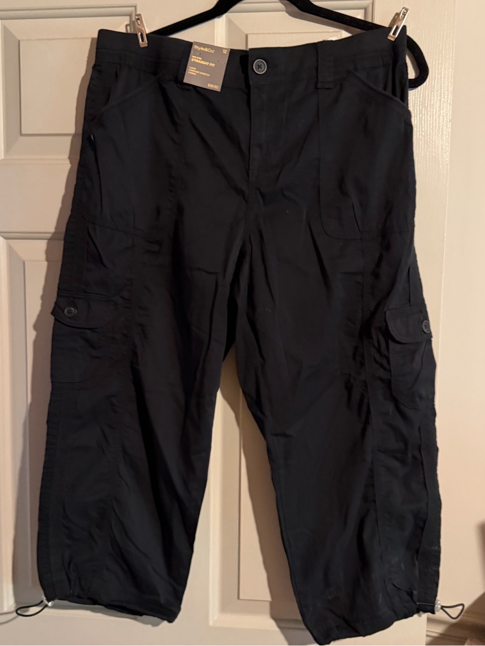 Women's Mid-Rise Cargo Capri Pants
Style & Co
Women's Mid-Rise Cargo Capri Pants